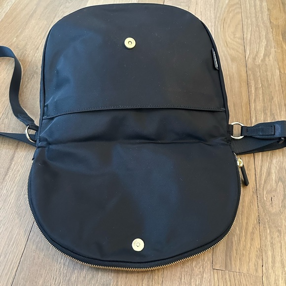 Lululemon Black 5L All night festival crossbody bag - Picture 6 of 8